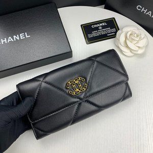 AUTHENTIC CHANEL  bag